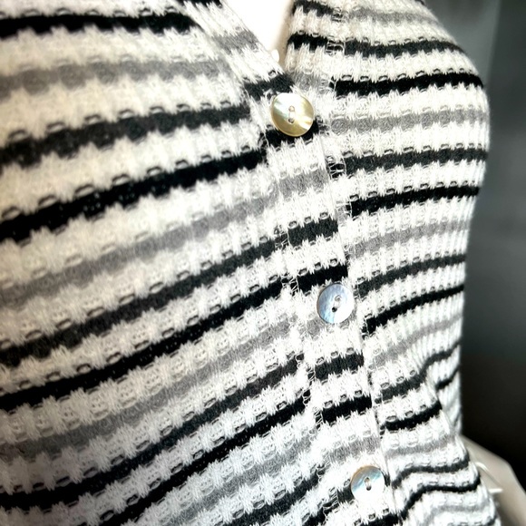 ***💲BOGO💲*** Buckle Daytrip striped waffle Top size Large - Picture 5 of 5